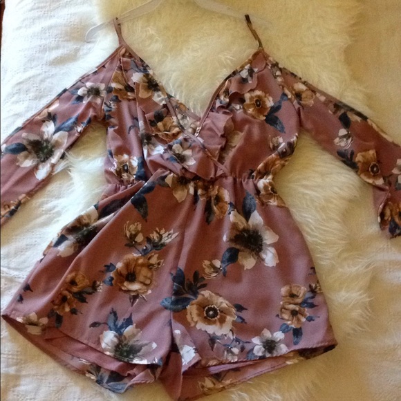 Mauve Floral Romper! - Picture 5 of 7